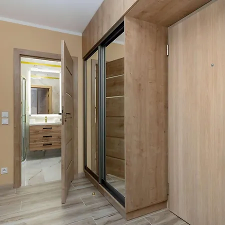 Przytulny Z Balkonem I Parkingiem By Renters 아파트 *
